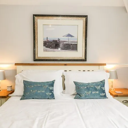 Sam's Place 惠特比